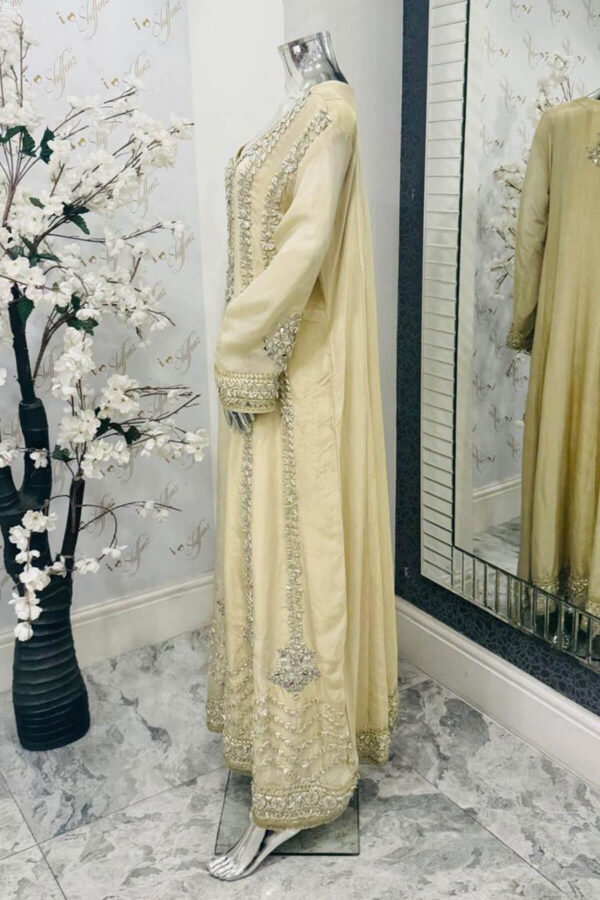 Sandali luxe collection 3 piece embroidered suit - Image 3