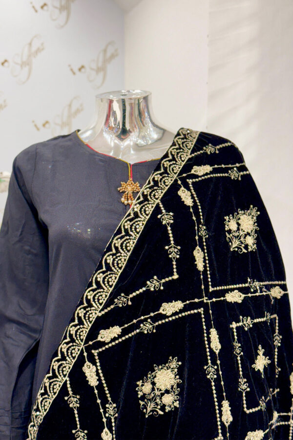 Velvet luxury embroidered shawl collection - Image 3