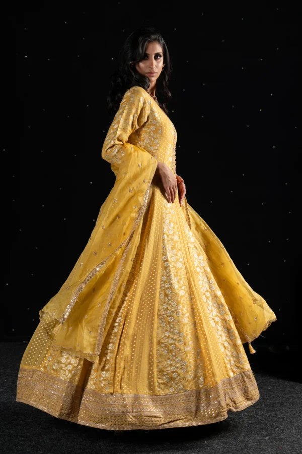 Luxury 2 piece banarsi gown - Image 2