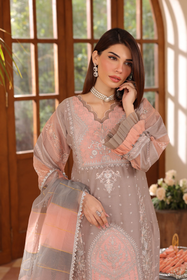 Lamhey Eid collection embroidered 3 piece suit - Image 4