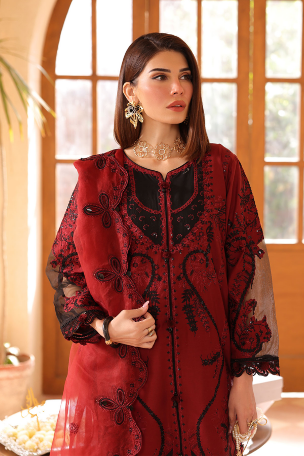 Lamhey Eid collection 3 piece embroidered lawn suit - Image 3